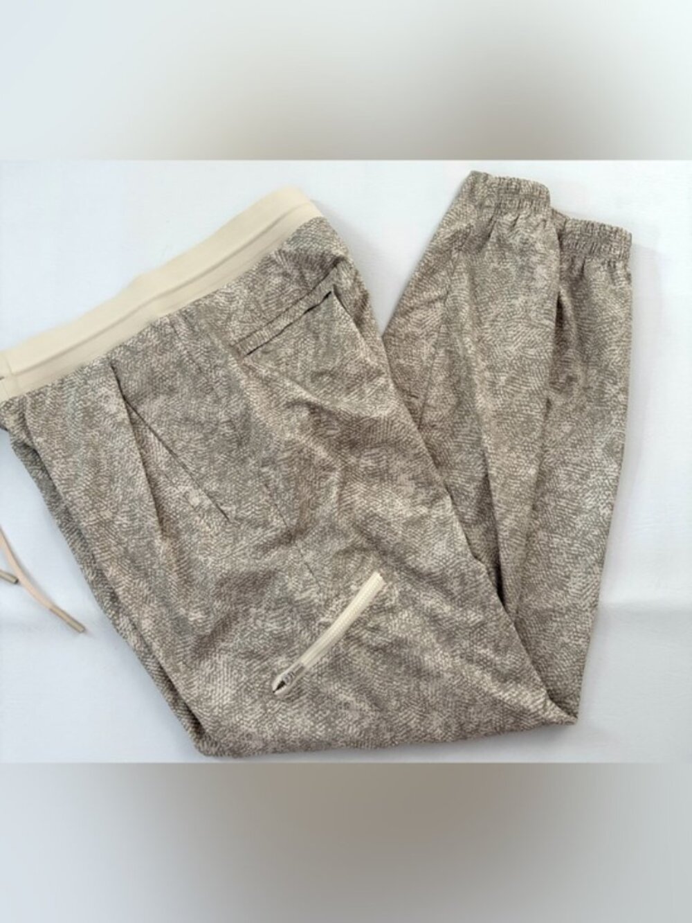 Athleta Women’s Pants Venture Printed Pants in a Viper Gray Joggers Size 4 Tall - Picture 6 of 15